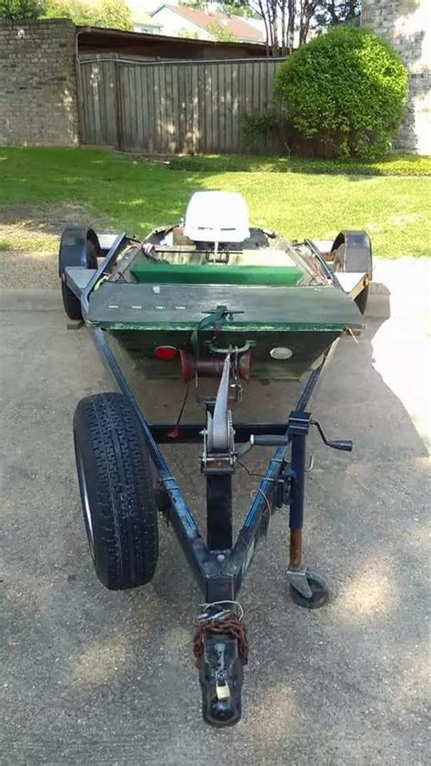 14' aluminum flatbottom boat w/ trailer for sale in Garland, TX - 5miles: Buy and Sell