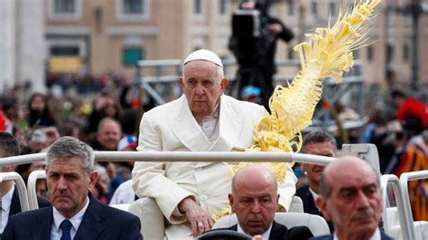 El Papa Reaparece Para Presidir La Misa Del Domingo De Ramos Tras Su