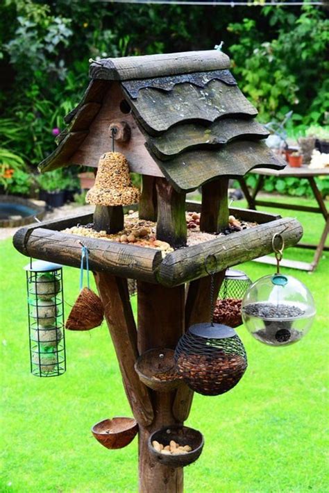 Love This Bird Feeding Station What An Awesome Bird Feeder Set Up In