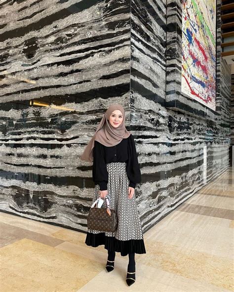 Daily Outfit Dengan Rok Ala Ayana Moon Korean Hijab