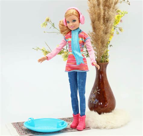 Зимние развлечения сестёр Barbie: кукла Стэйси