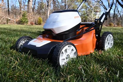 ECHO vs Stihl Backpack Blower: Comparing the Giants - The Lawn Review