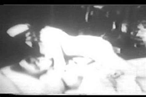 Sexy Retro Hottie Likes Her Pussy Being Banged In All Po XXX Dessert