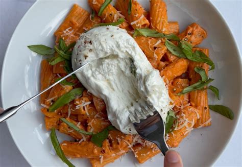 Recette De Rigatoni La Burrata Et Sauce Tomate Cr Meuse