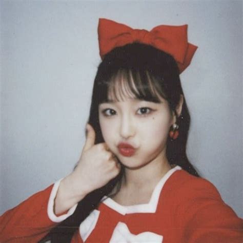 Chuu Lq Icon Polaroid Kpop Girls Chuu Loona Cute