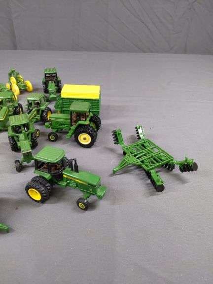 LOT OF MISC JOHN DEERE MINIATURE TRACTORS AND ATTACHMENTS EK