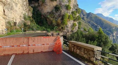 Chiusura Ss Amalfitana Per Caduta Massi Da Piano Di Sorrento A