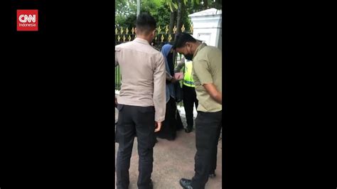 Densus 88 Dalami Keterangan Wanita Bersenjata Terobos Istana YouTube