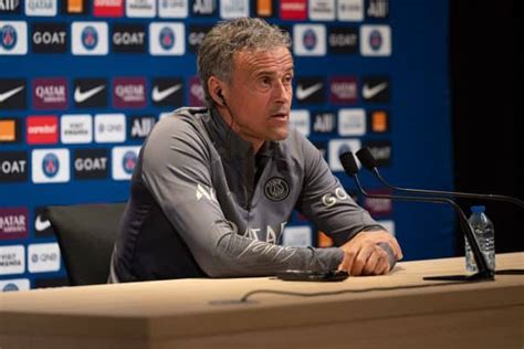 OM PSG Le Groupe Parisien Avec Quatre Absents