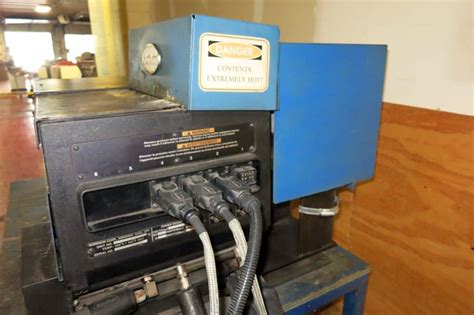 Lot 38 Nordson Hot Melt Glue Unit Model 3500V W Three Glue Heads And PC40 Pattern Controller