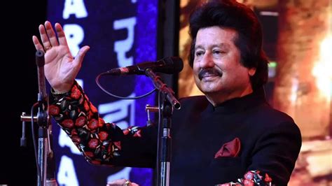 Pankaj Udhas Untold Facts जब फैन ने कनपटी पर तानी थी बंदूक डर के मारे सिंगर ने गाई थी गजल