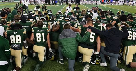 Le Joueur De Football Universitaire Gay Kennedy Mcdowell Envoy L H Pital Apr S Un Blocage