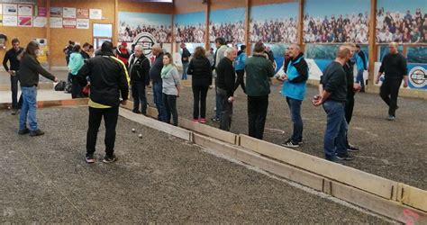 Coucouron Pétanque 30 triplettes au concours de l école privée