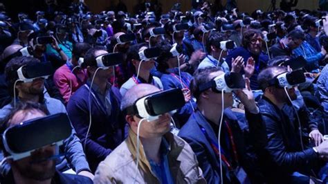 Samsung Is Developing Standalone VR Devices | Digitale media, Samsung ...