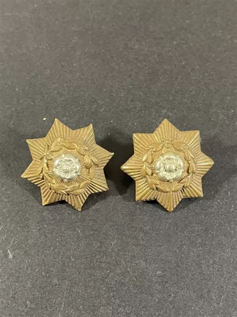 Ww British Army East Yorkshire Regiment Collar Badges