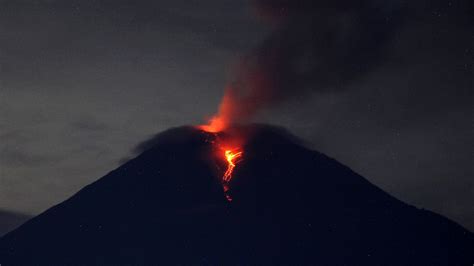 Indonesia raises alert for Mount Semeru volcano eruption - Embrace Nepal