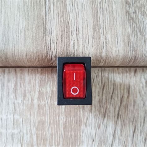 Jual Switch On Off 3Pin Kotak Saklar Kotak Kecil Plus Lampu 3pin 6047