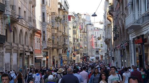 Esnaf kepenk indirdi En yüksek kira artışı Bağdat Caddesi Karaköy