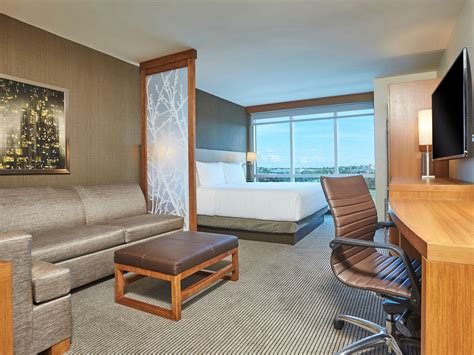 Hotel Rooms With Sofa Bed | Hyatt Place Toronto / Mississauga