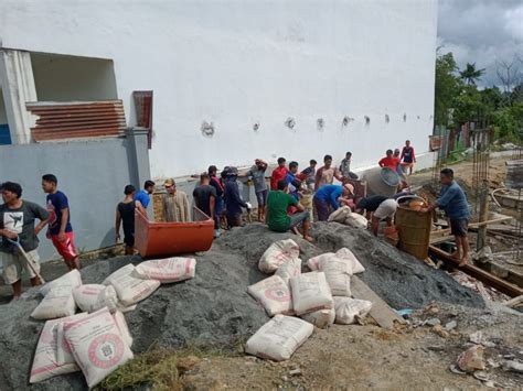 Warga Ldii Kota Sorong Gotong Royong Pengecoran Masjid Miftahul Jannah