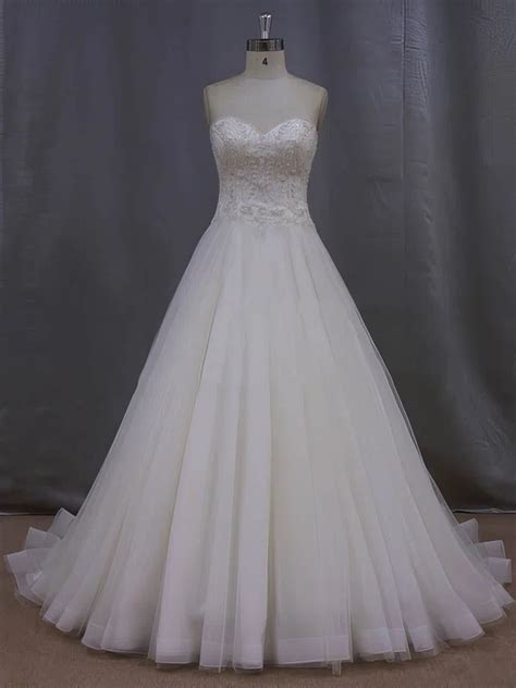 Ball Gown Sweetheart Tulle Court Train Wedding Dresses With Beading