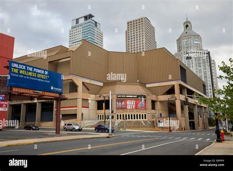 Hartford civic center hi-res stock photography and images - Alamy