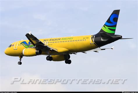 XU 724 Sky Angkor Airlines Airbus A320 232 Photo By Andre Giam ID