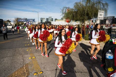 Pin By Sierra Neudeck On Usc Song Girls Sierra Neudeck Hot Cheerleaders Cheerleading Uniforms