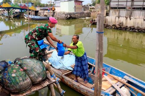 Sambut Hari Raya Idul Fitri 1444 H Prajurit Yonif 3 Marinir Berikan