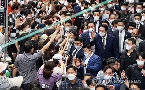 대구 서문시장 방문한 윤석열 대통령 연합뉴스