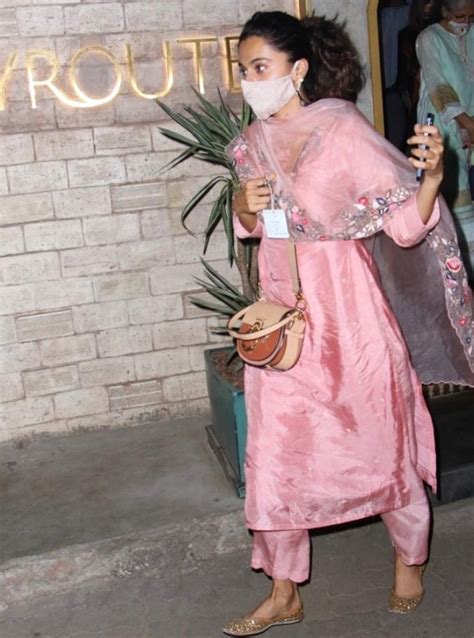 Taapsee Pannu looked ravishing in a pink ethnic outfit!