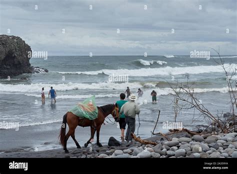 El Tunco Beach El Salvador Stock Photo - Alamy