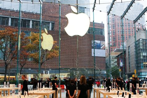 New Manhattan Apple store on the Upper West Side--photos - CNET