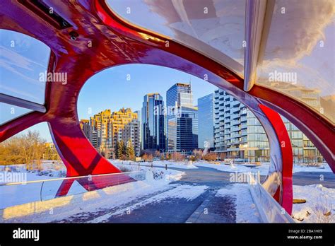 Pont de la paix de calgary Banque de photographies et dimages à haute