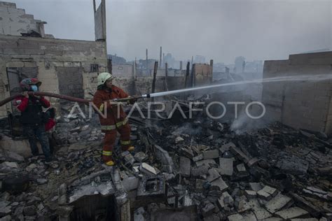 KEBAKARAN PERKAMPUNGAN TELUK GONG JAKARTA ANTARA Foto