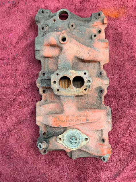 Sbc Small Block Chevrolet 2 Barrel Intake Manifold 3927183 Engine And Engine Parts Ottawa Kijiji