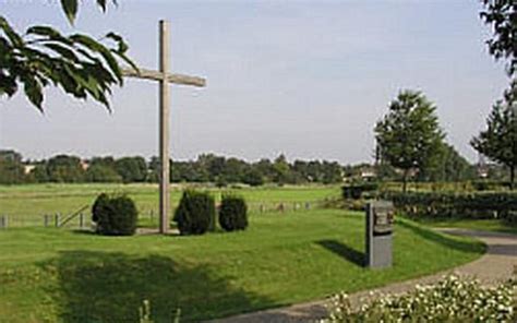 Kriegsgr Berst Tte Inden Kommunalfriedhof Bau Pflege Und