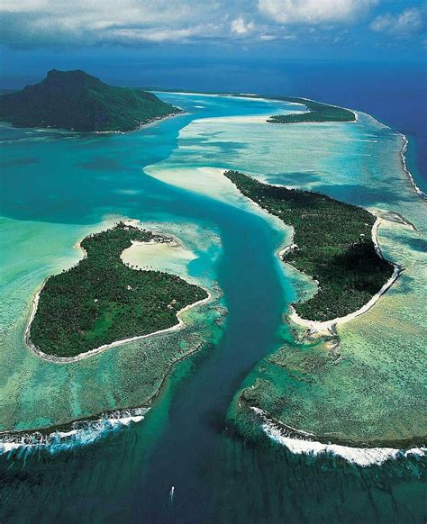 Tahititourisme The Maupiti Pass Onoiou Is A Narrow Entry Through Its