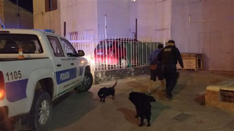 Se llevó 4 jaboneras de cerámica de una casa del Juan 23