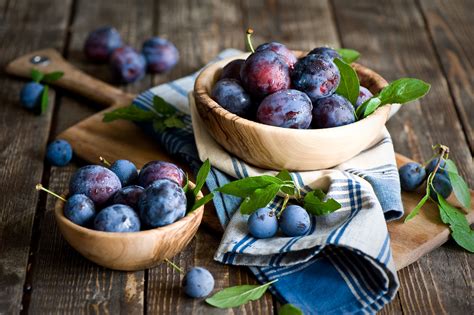 Plums Nutrition Facts: Calories and Their Health Benefits