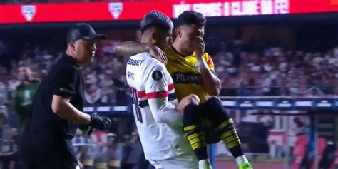 Joao Rojas sufrió una fractura de peroné en el partido contra São Paulo