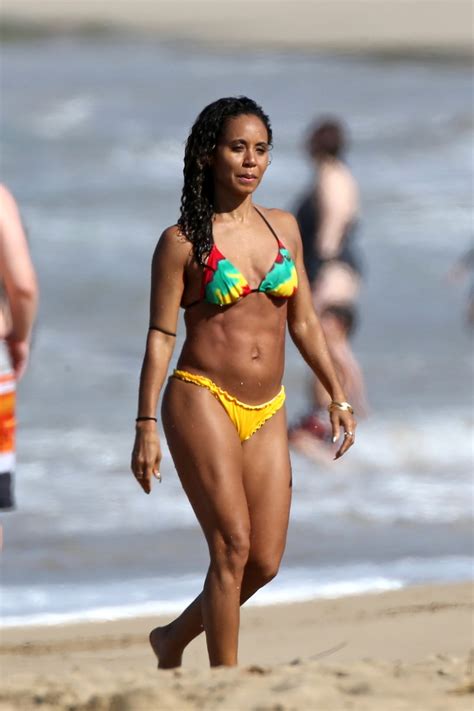 Jada Pinkett Smith Shows Off Her Booty Wearing Bikini On A Hawaiian Beach Porn Pictures XXX
