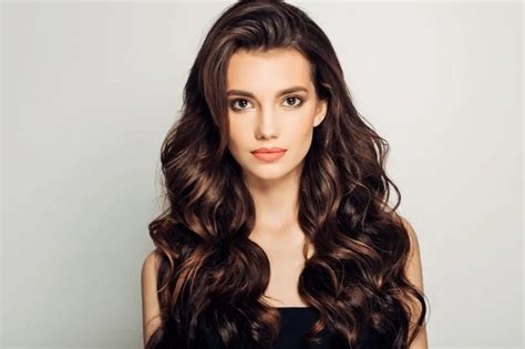 properly curl  hair  home modern woman    world