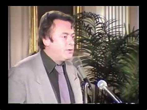 Hitchens Defends Homosexuality in a Room Full of Catholics : r/atheism