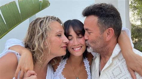 Aitana sube a su padre al escenario para bailar con él uno de sus