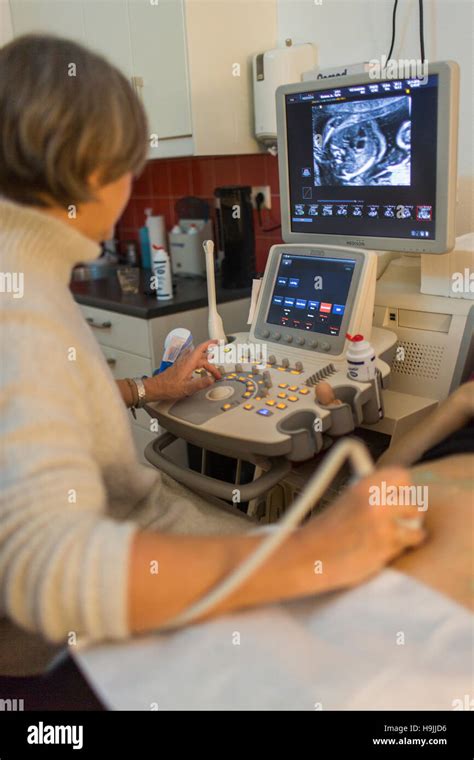 Week Ultrasound Scan Of Pregnant Woman Stock Photo Alamy