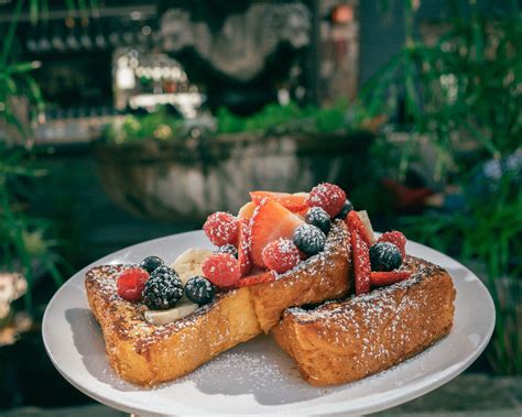 French Toast - Breakfast - Home Restaurant - Bar & Grill in Los Angeles, CA