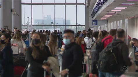 Aeroporto De Porto Alegre Registra Alto Movimento E Atrasos Em Fun O