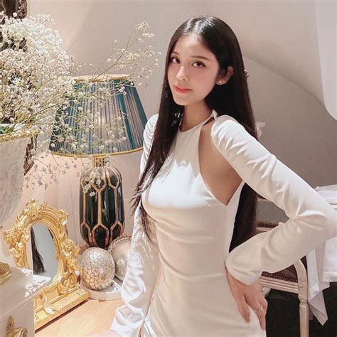 Hot girl Sài Thành khiến dân mạng cảm động khi giúp đỡ tận tình chú xe ôm khắc khổ Titanic