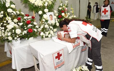 Rinden homenaje póstumo a Carlos El Oso Pang paramédico de la Cruz